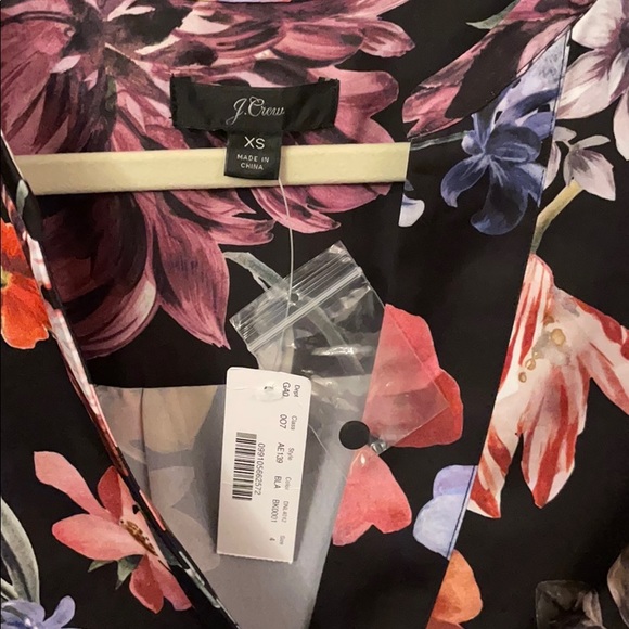 NWT J. CREW V-Neck Top In Midnight Dutch Floral - Picture 3 of 7
